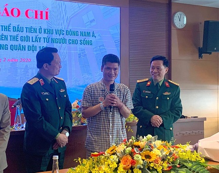 Ca ghép chi thể đầu tiên trên thế giới lấy từ người cho sống