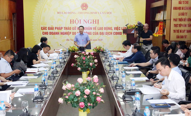 Tìm giải pháp tháo gỡ khó khăn về lao động, việc làm cho doanh nghiệp
