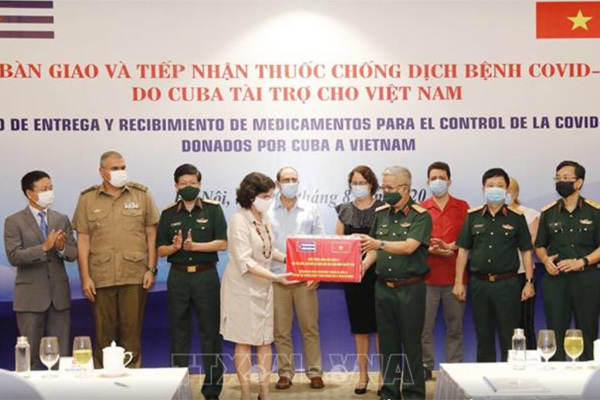 Cuba tặng thuốc, hỗ trợ Việt Nam chống dịch Covid-19