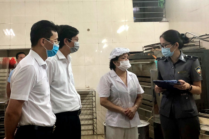 ''Mạnh tay'' xử lý bánh trung thu kém chất lượng
