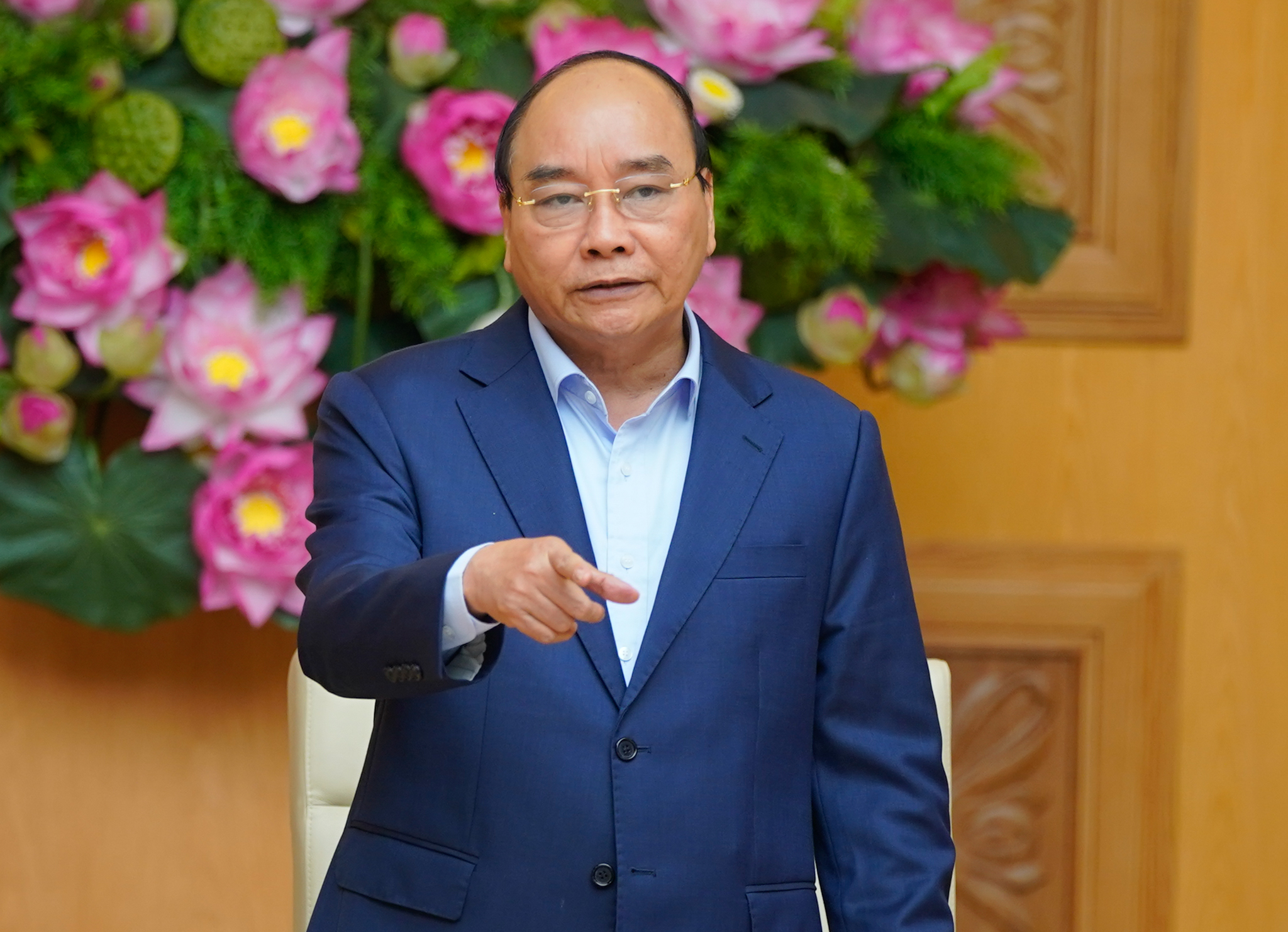 thu tuong nguyen xuan phuc chong suy thoai nhu chong giac