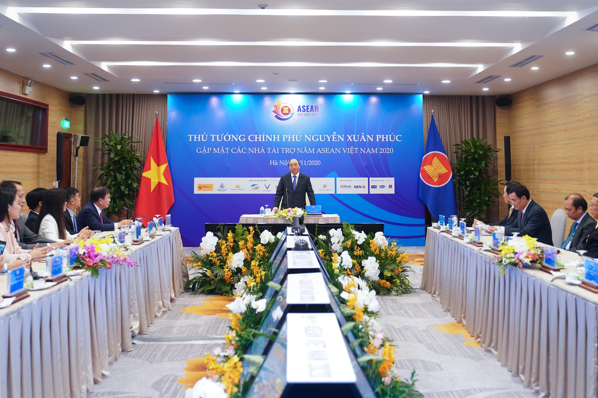 thu tuong gap go cac nha tai tro hoi nghi cap cao asean 37