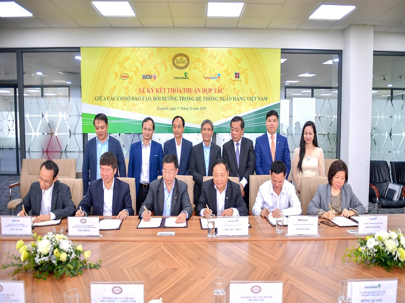 Đổi mới công tác nghiên cứu khoa học-nâng chất lượng lượng nhân lực Vietcombank
