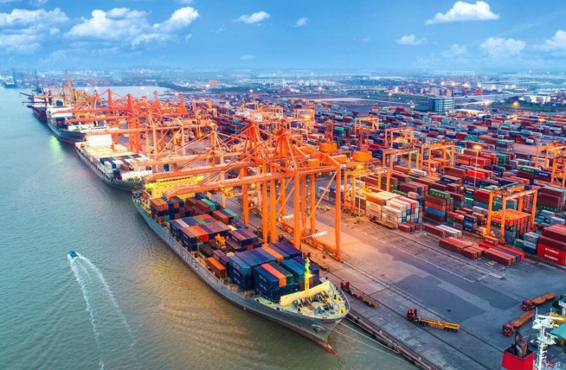 tăng phí dịch vụ tại cảng biển