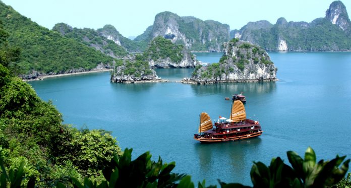 Đến hết 2021, miễn phí giá vé du lịch vịnh Hạ Long