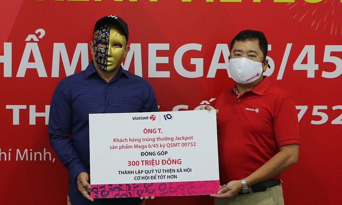 Đều đặn mua vé số mỗi ngày, người đàn ông trúng Jackpot 30 tỷ