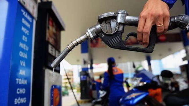 Giá xăng tăng 850 đồng/lít cao nhất trong hơn 2 năm