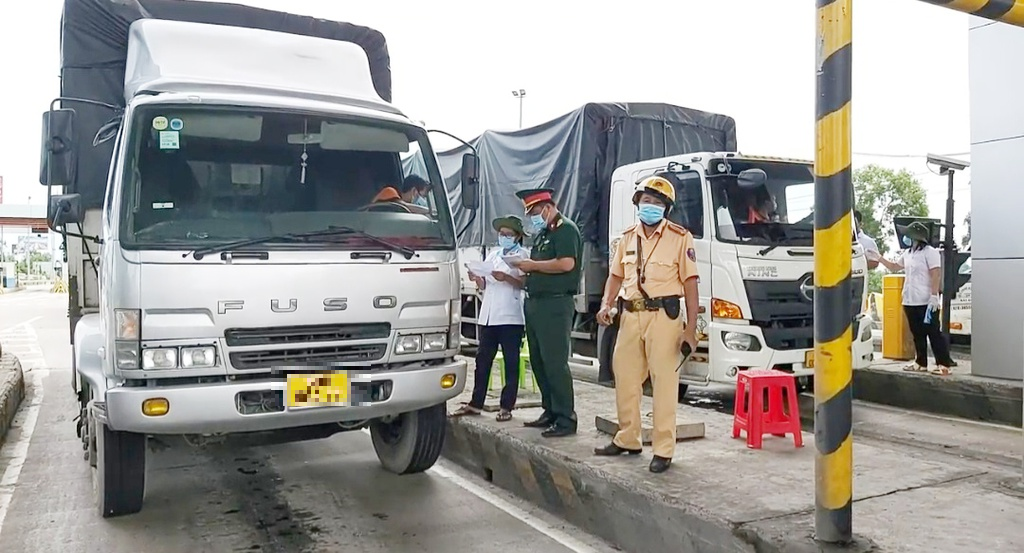 Giấy "luồng xanh" hết hạn vẫn được tiếp tục sử dụng để giữ ổn định hoạt động vận tải