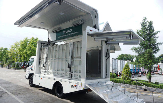 Hà Nội tiếp nhận xe ô tô chuyên dụng phục vụ tiêm vắc xin Covid-19 lưu động