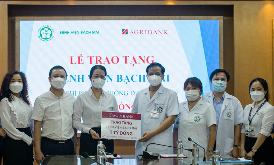 Agribank ủng hộ 300 tỷ đồng hoạt động phòng, chống dịch