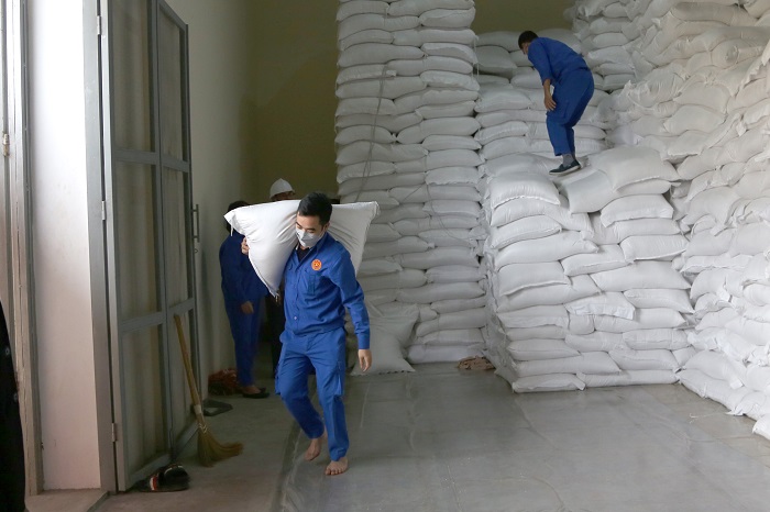 Khẩn trương xuất cấp gạo dự trữ hỗ trợ người dân gặp khó khăn do dịch