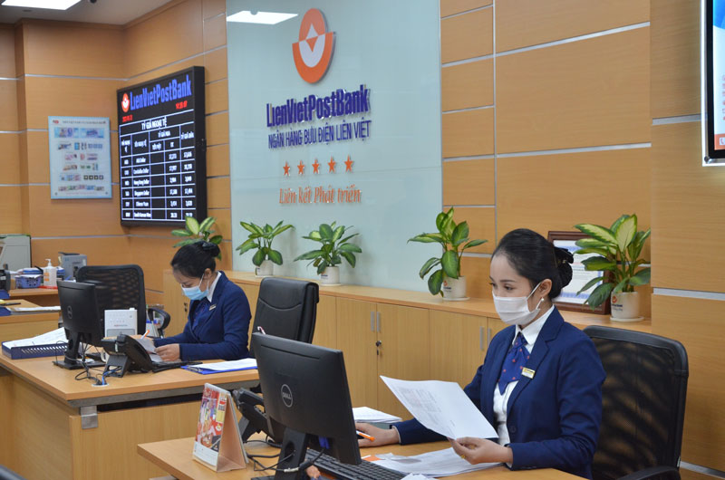 Các ngân hàng tiếp tục giảm lãi suất