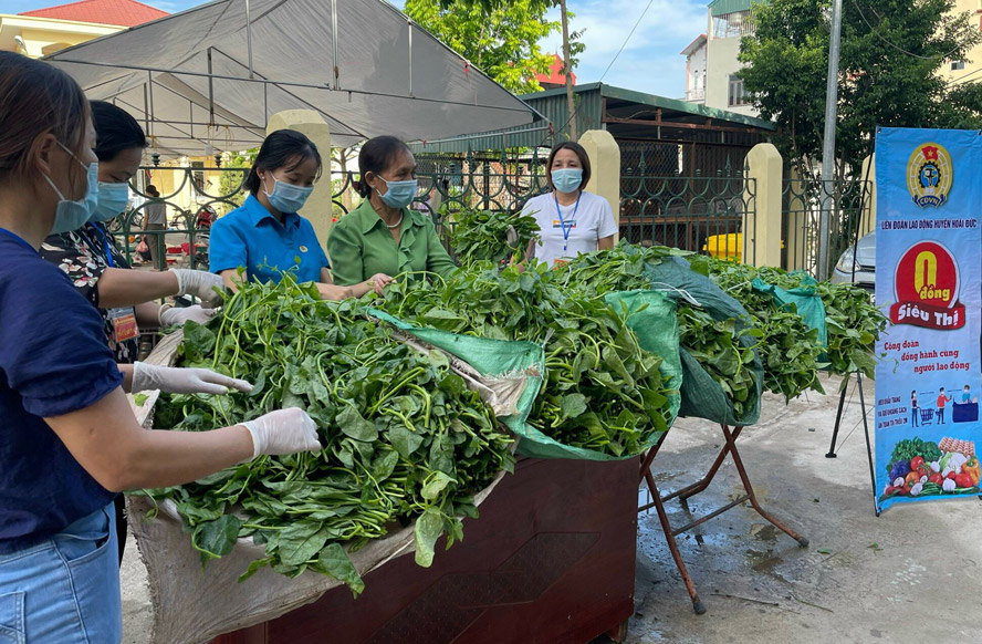 Từ 24-8, công đoàn hỗ trợ bữa ăn cho người lao động đang thực hiện ''3 tại chỗ''