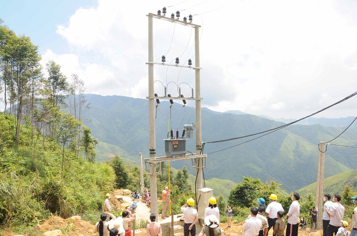 Thêm 180 hộ vùng sâu, vùng xa ở Sơn La có điện lưới quốc gia trong dịp Quốc khánh