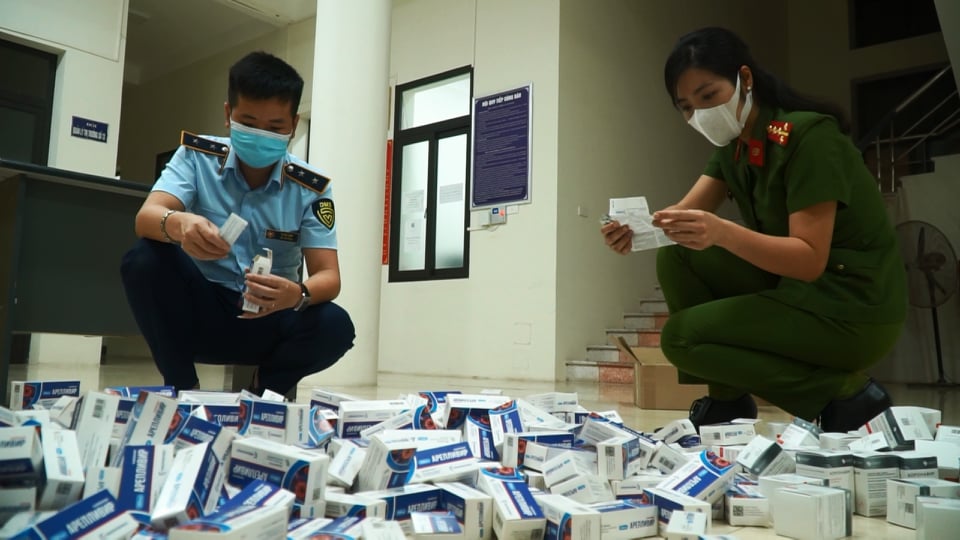 Thu giữ gần 500 hộp thuốc điều trị Covid-19 không rõ nguồn gốc