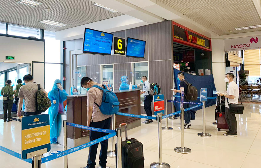 Sẽ đánh giá kỹ lưỡng đề xuất áp giá sàn vé máy bay
