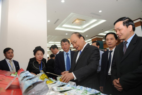 Non nước Cao Bằng - miền đất mở từ cội nguồn giá trị di sản văn hóa, lịch sử