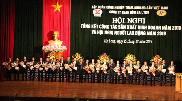 Công ty Than Hòn Gai thưởng nóng hơn 1,3 tỷ đồng cho các phân xưởng, phòng, ban