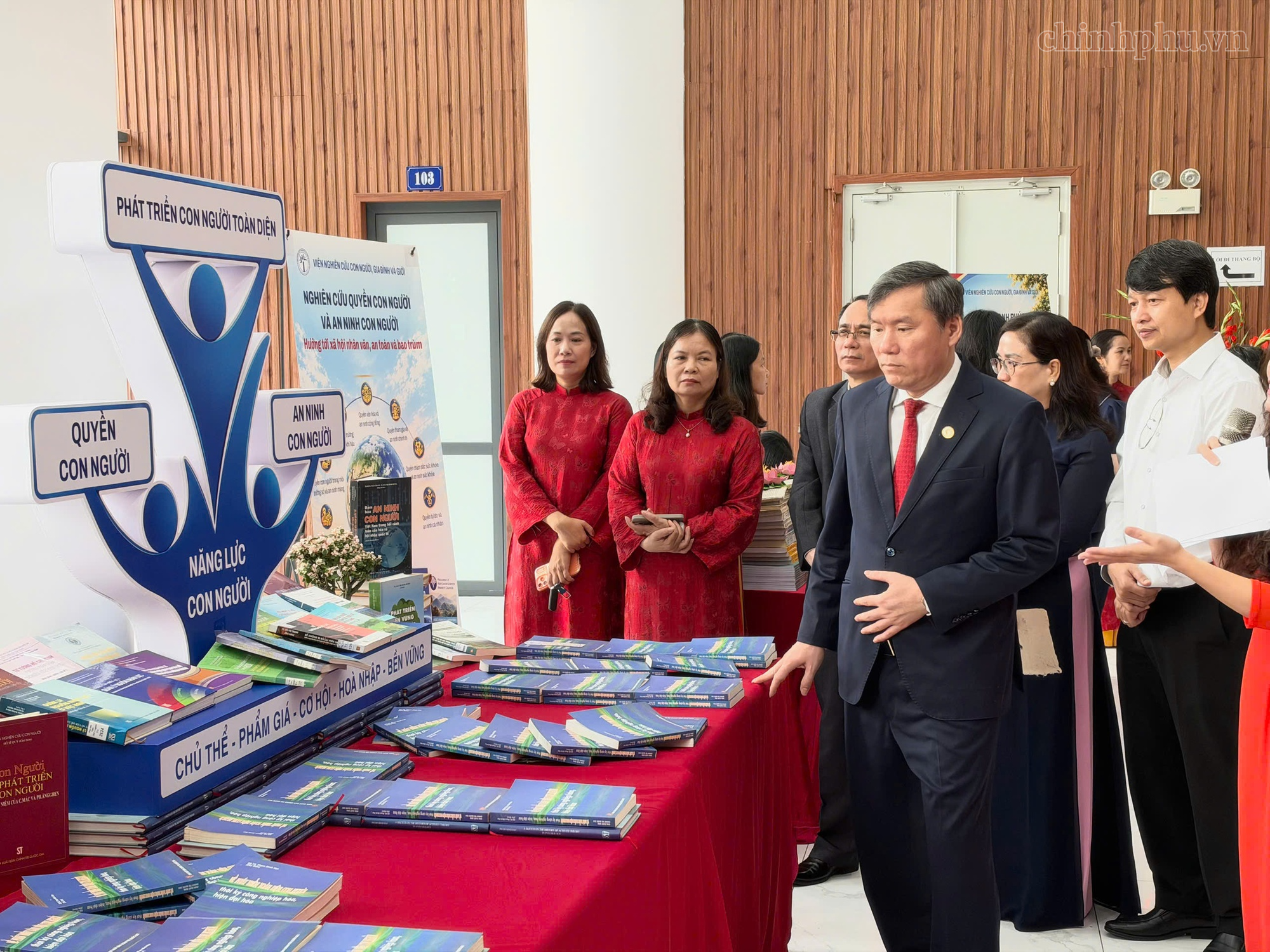 Khai mạc Không gian trưng bày thành tựu nghiên cứu khoa học về con người và cộng đồng- Ảnh 5.
