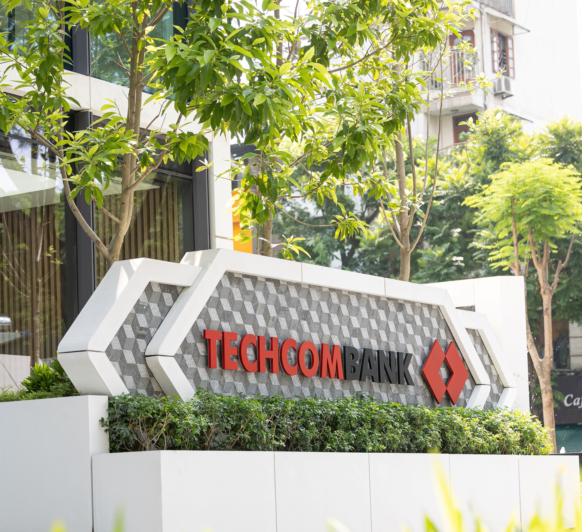 Techcombank được Fitch nâng hạng, củng cố sức mạnh tài chính - Ảnh 1.