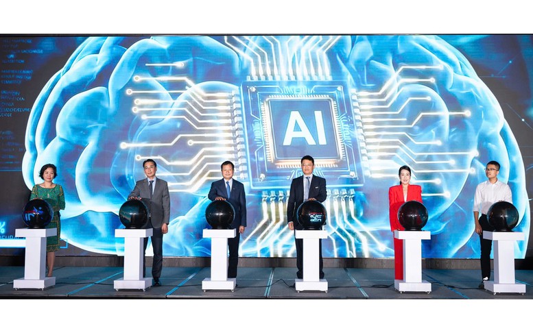 AI Thực chiến mùa 2: Techcombank tiếp tục trao học bổng triệu đô, tìm tài năng trẻ AI- Ảnh 6.