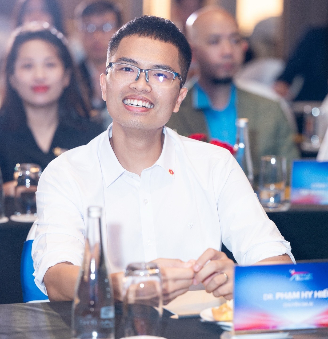 AI Thực chiến mùa 2: Techcombank tiếp tục trao học bổng triệu đô, tìm tài năng trẻ AI- Ảnh 3.