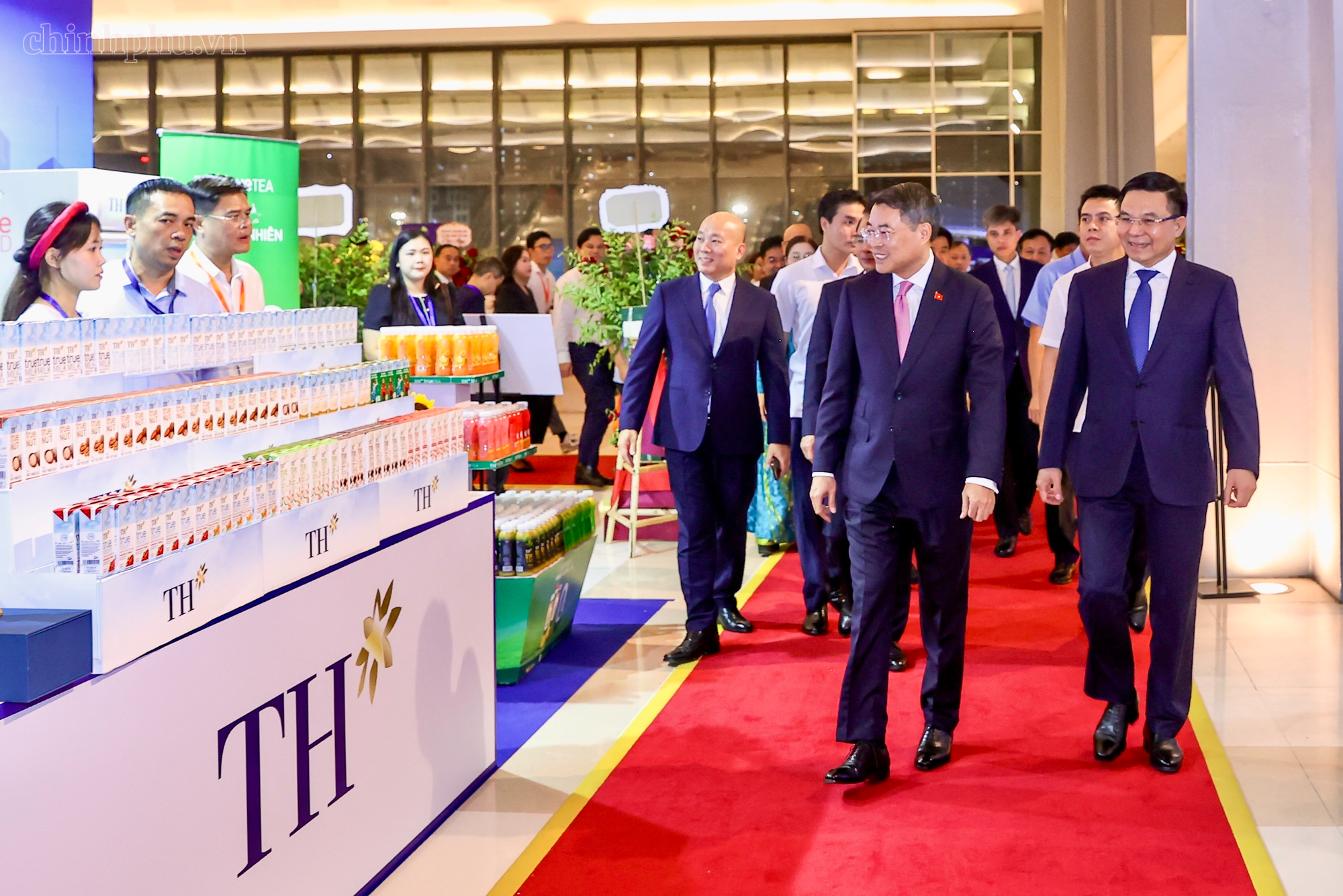 Thủ tướng Lê Minh Hưng: Doanh nghiệp thương hiệu Việt Nam phải trở thành lợi thế cạnh tranh chiến lược- Ảnh 1.