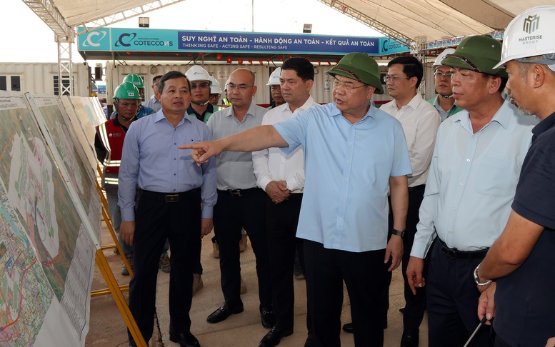 Phó Thủ tướng Thường trực Phạm Gia Túc kiểm tra tiến độ dự án sân bay Gia Bình, tuyến đường Vành đai 4 - Vùng Thủ đô