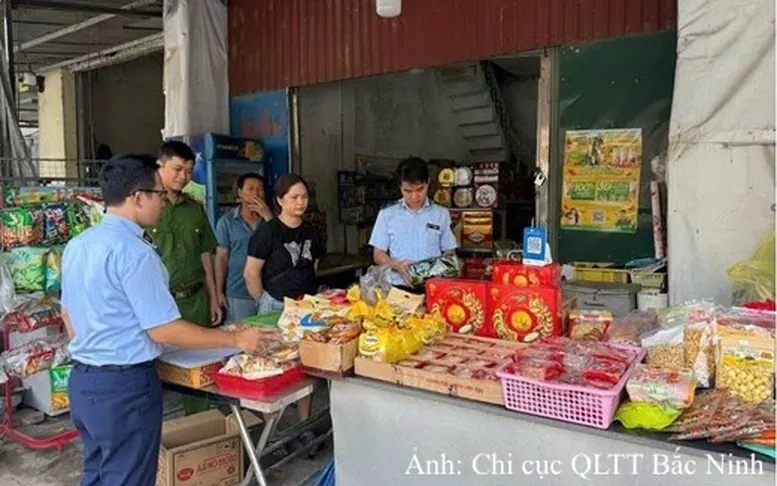 10 tháng, Hà Nội xử lý hơn 4.790 vụ vi phạm hàng hóa - Ảnh 2.