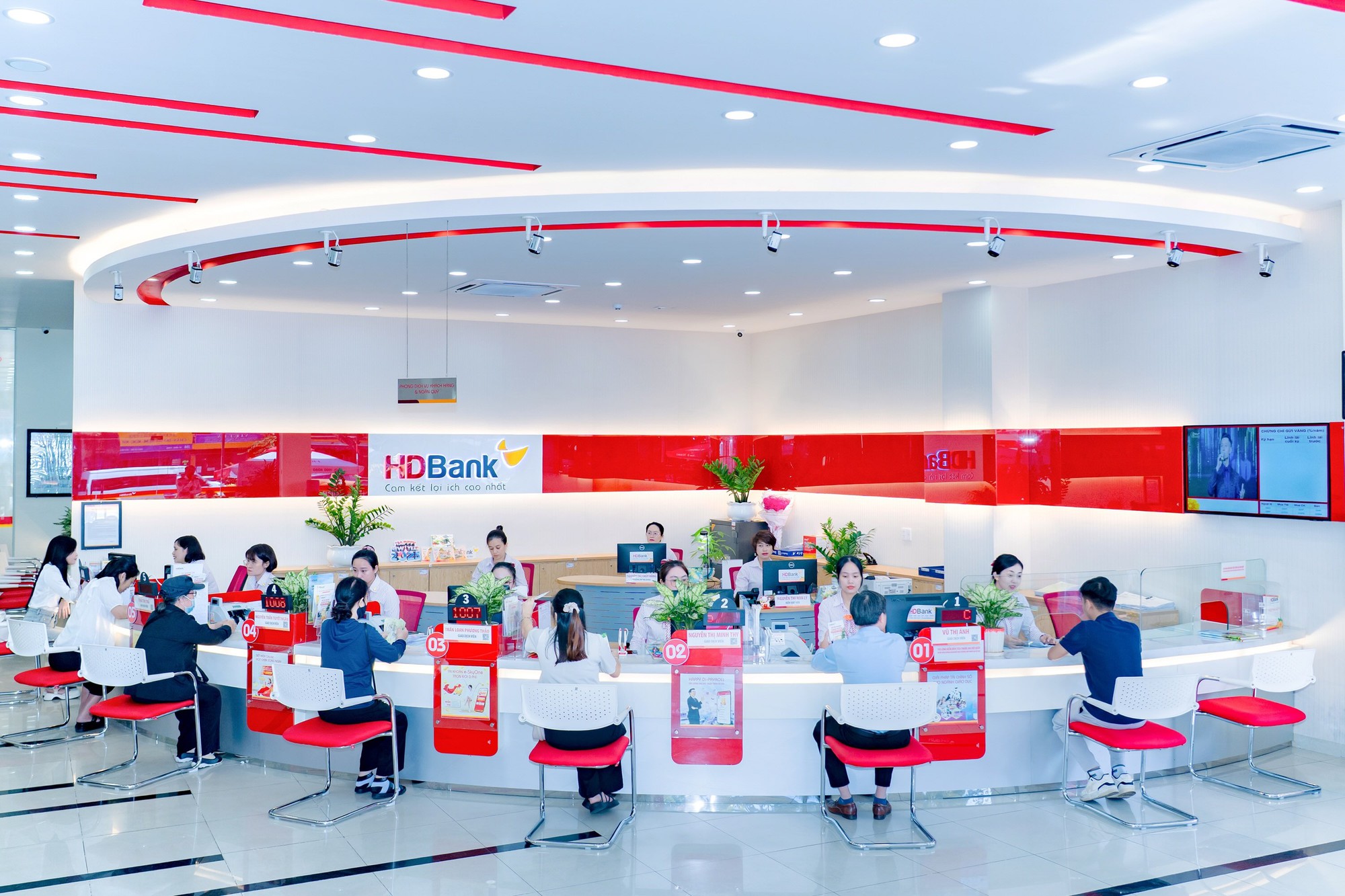 HDBank triển khai gói tín dụng 10.000 tỷ đồng, giảm lãi suất 1,5%/năm hỗ trợ doanh nghiệp- Ảnh 1.