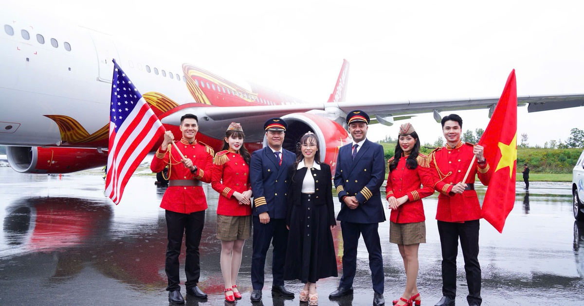 Tiếp viên Vietjet mang sắc màu Việt Nam đến New York