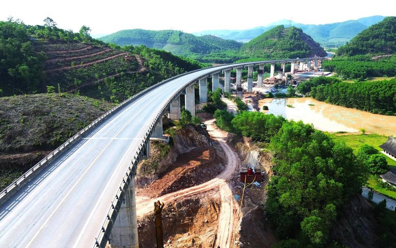 Từ 10/7, tạm dừng khai thác cao tốc đoạn Cam Lộ - La Sơn vào ban đêm