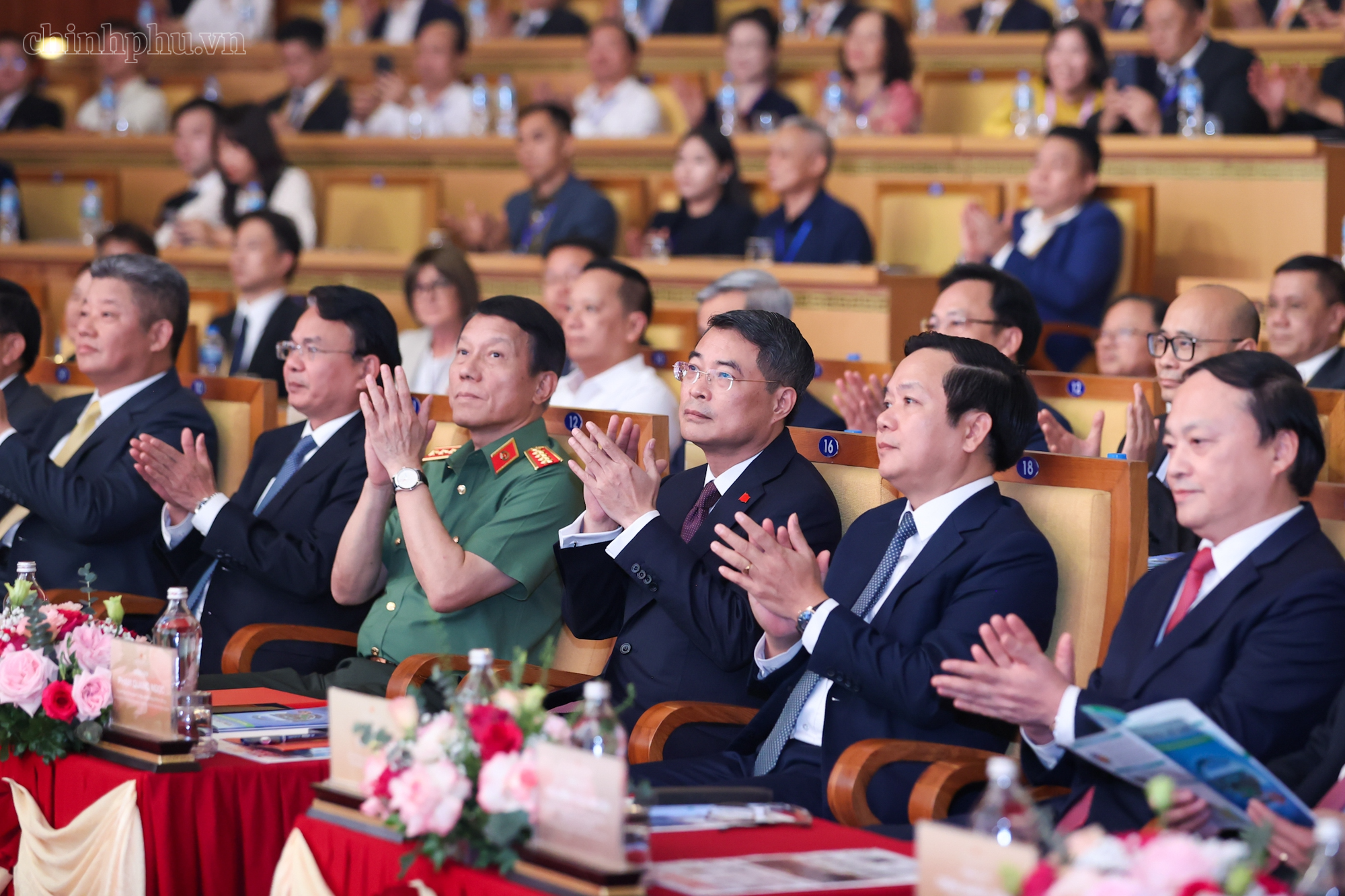 Thủ tướng: Hưng Yên cần quyết tâm cao nhất để sớm trở thành thành phố trước năm 2030- Ảnh 2.