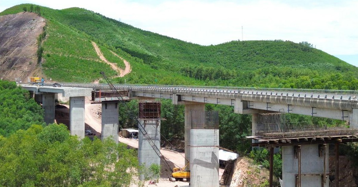 Khẩn trương điều chuyển nhà thầu không đủ năng lực thi công mở rộng cao tốc Cam Lộ - La Sơn