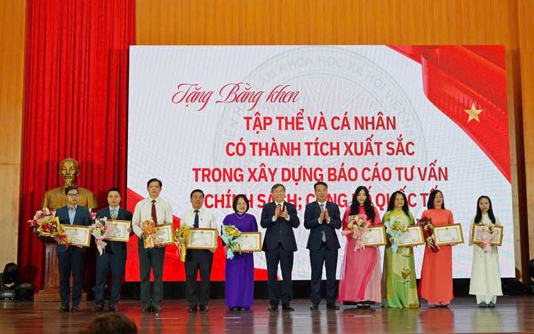 Khoa học xã hội phải 