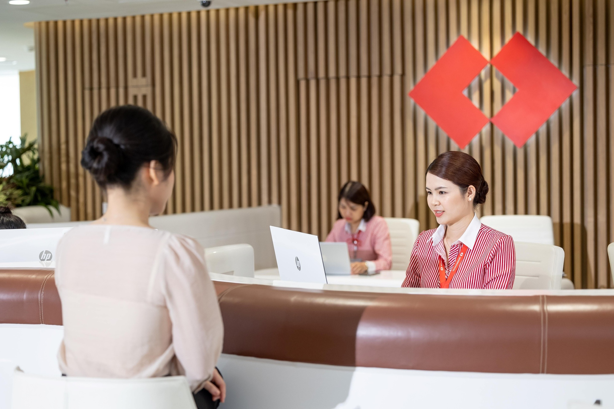Techcombank giảm lãi suất cho vay đến 2%, triển khai các 