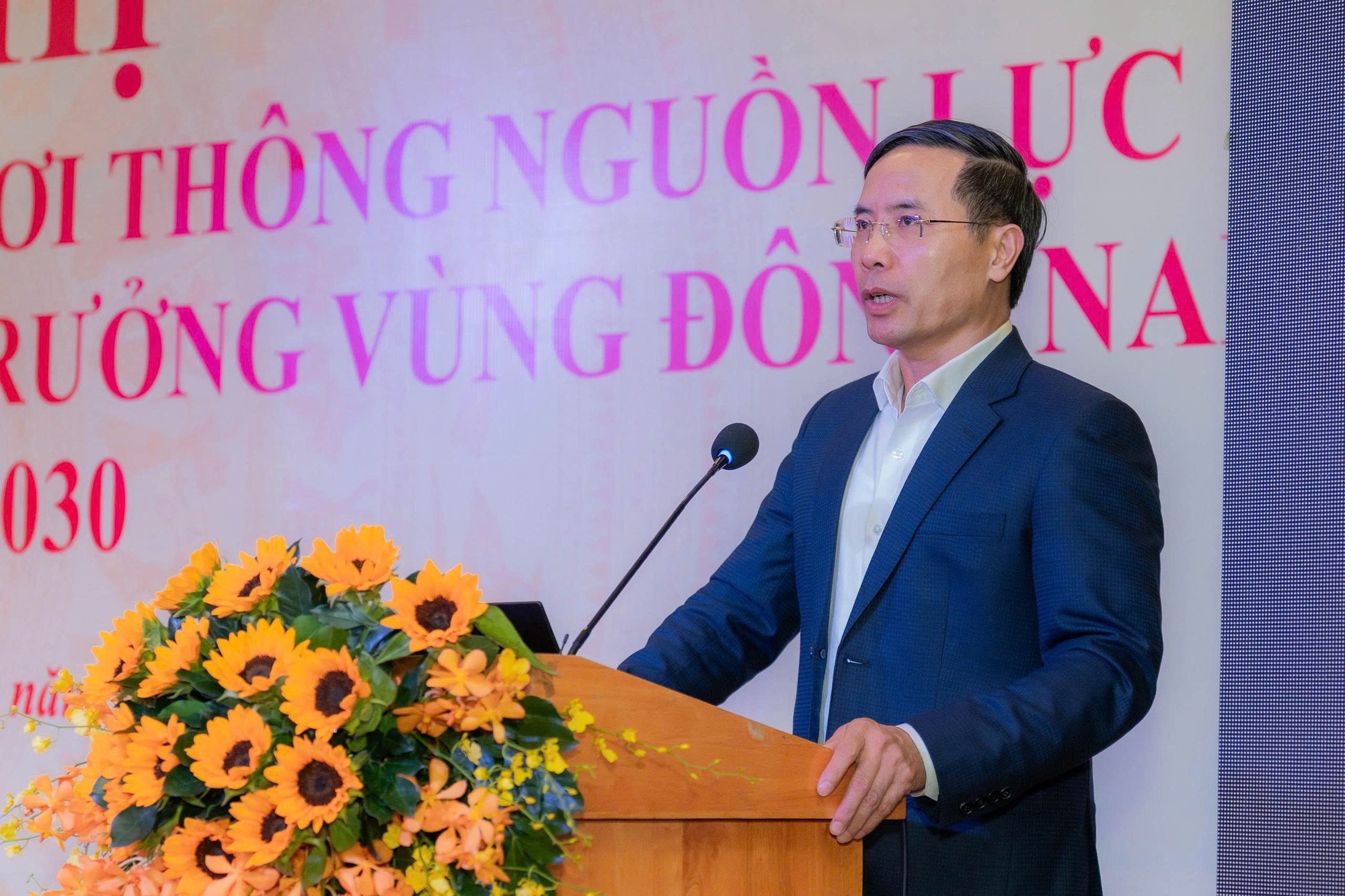 Khơi thông nguồn lực tài chính phục vụ tăng trưởng vùng Đông Nam Bộ- Ảnh 1.