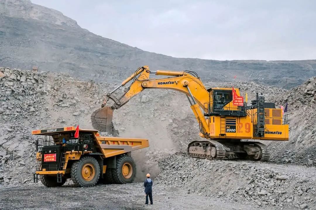 Hoàn thành vượt mức kế hoạch tháng 10, TKV tăng tốc "về đích" 2026  - Ảnh 2.