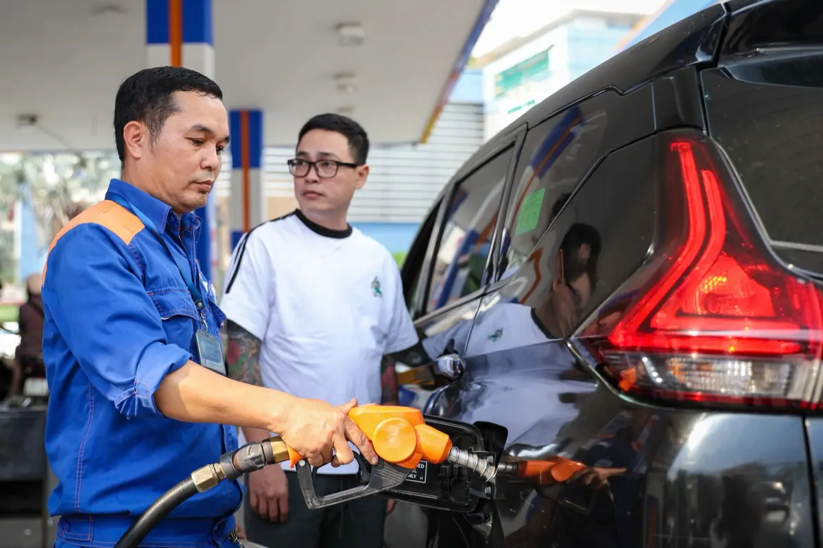 Điều chỉnh giá xăng dầu từ 15h ngày 29/10 - Ảnh 1.