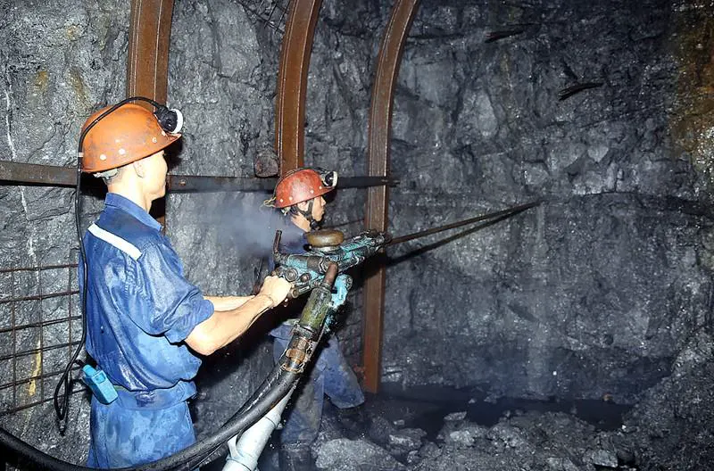 Hoàn thành vượt mức kế hoạch tháng 10, TKV tăng tốc "về đích" 2026  - Ảnh 1.